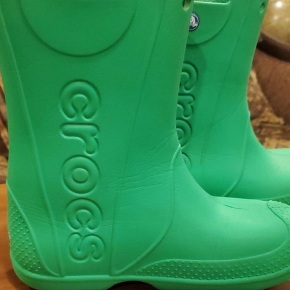 CROCS Kids Vibrant Green Rain Boots - Picture 2 of 6